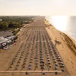 One Bedroom Coastal Flat - Beahost Апартаменти